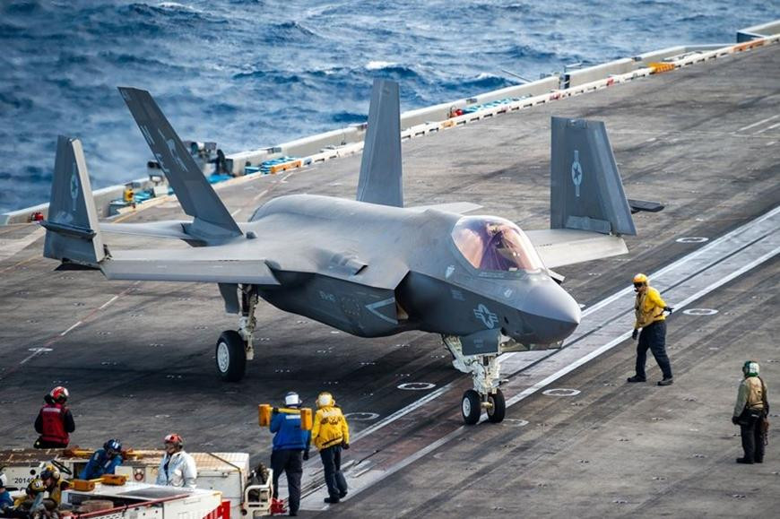 Máy bay tiêm kích F-35C trên tàu sân bay lớp Nimitz USS Carl Vinson (CVN-70) của hải quân Mỹ hồi tháng 1-2022. Ảnh: US Navy Máy bay tiêm kích F-35C trên tàu sân bay lớp Nimitz USS Carl Vinson (CVN-70) của hải quân Mỹ hồi tháng 1-2022. Ảnh: US Navy