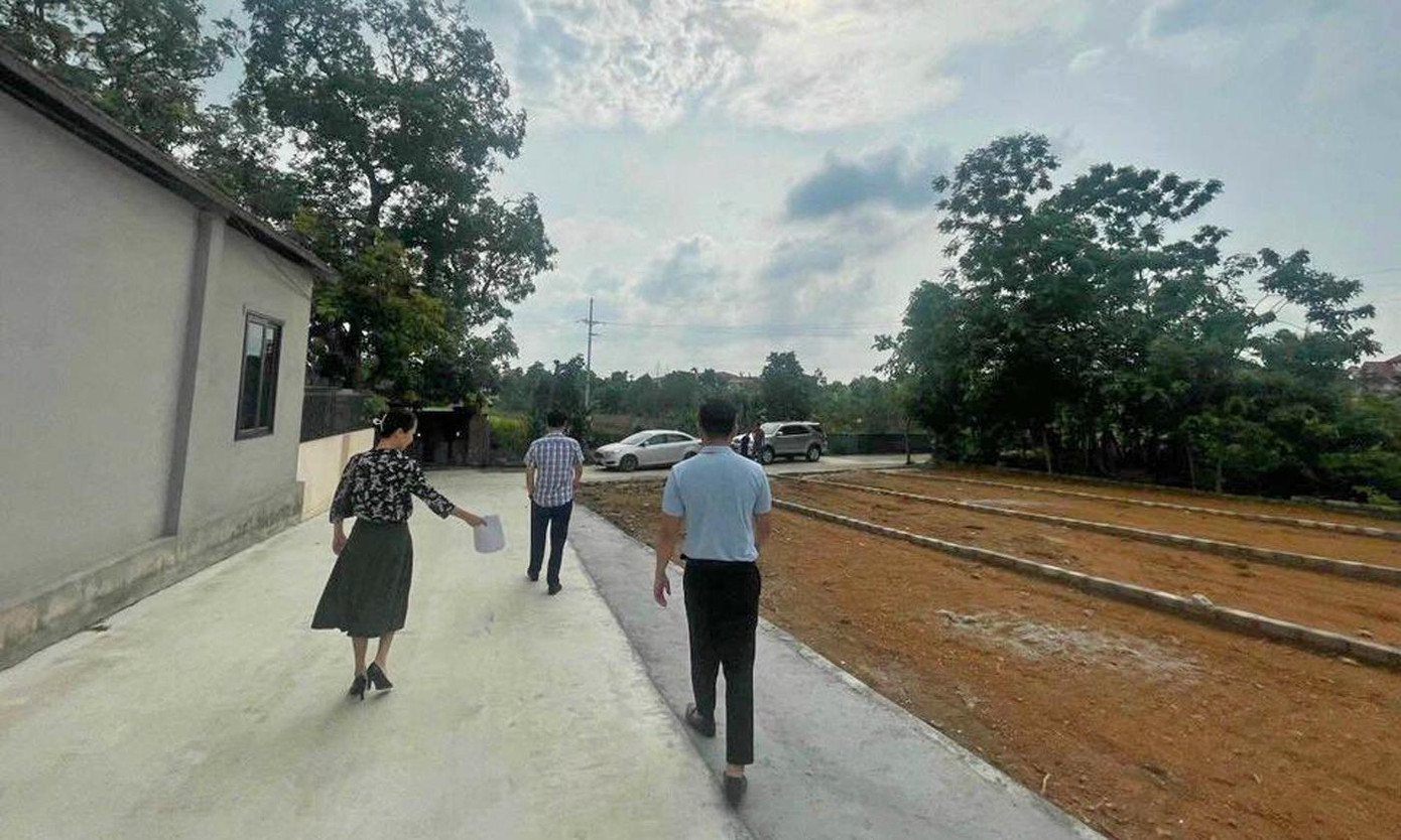 Các chuyên gia khuyến cáo, thời điểm này, nhà đầu tư cá nhân cần hết sức cẩn trọng khi đầu tư đất đai, để tránh dính "bẫy" của nhóm đầu cơ, môi giới. Các chuyên gia khuyến cáo, thời điểm này, nhà đầu tư cá nhân cần hết sức cẩn trọng khi đầu tư đất đai, để tránh dính "bẫy" của nhóm đầu cơ, môi giới.