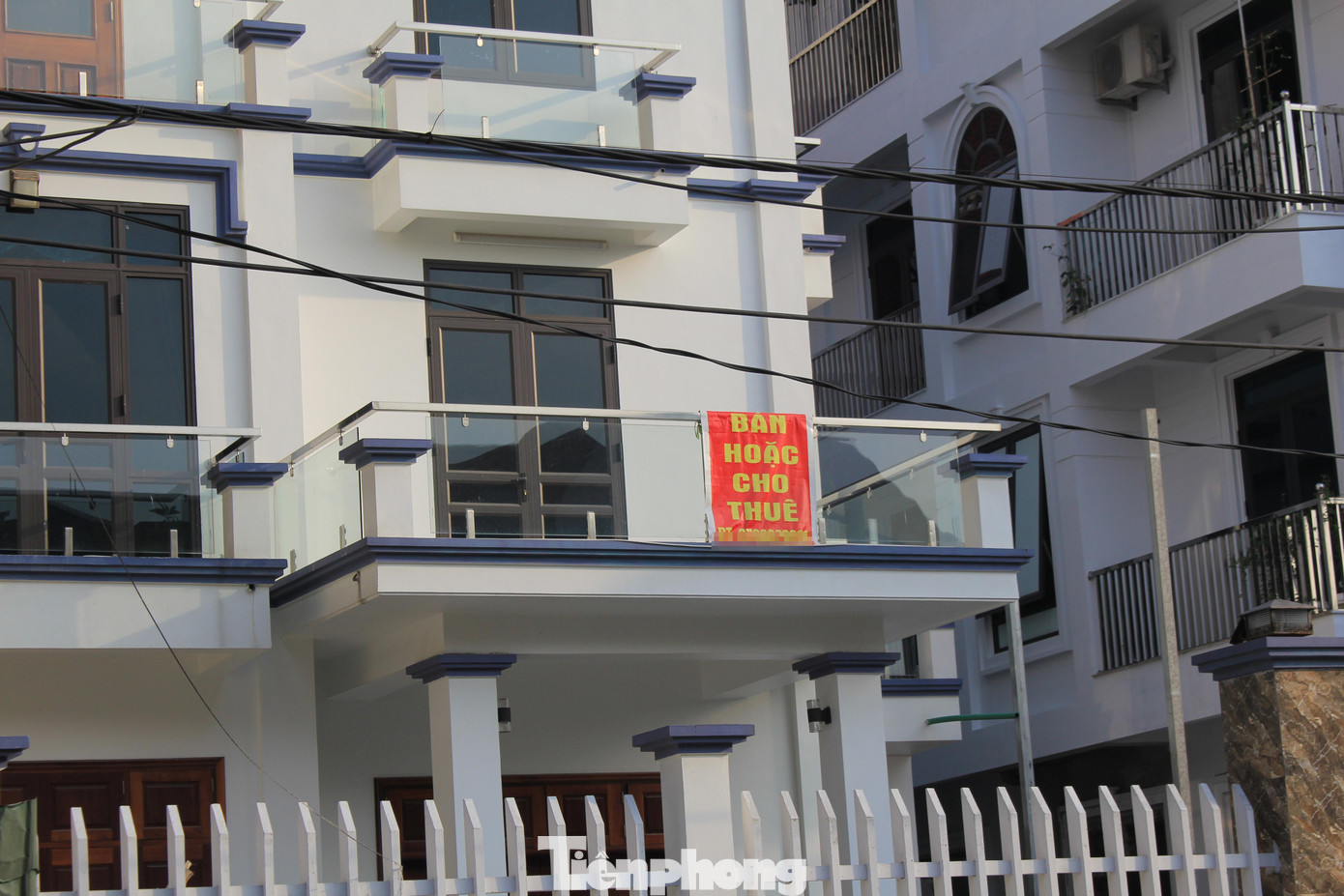 Nhiều chủ biệt thự ở Khu đô thị Hoàn Sơn (Tiên Sơn, Bắc Ninh) đã rao bán cắt lỗ biệt thự của mình nhiều năm, nhưng ít người lui tới hỏi thăm. Do đó, không ít người chuyển hướng cho thuê biệt thự.