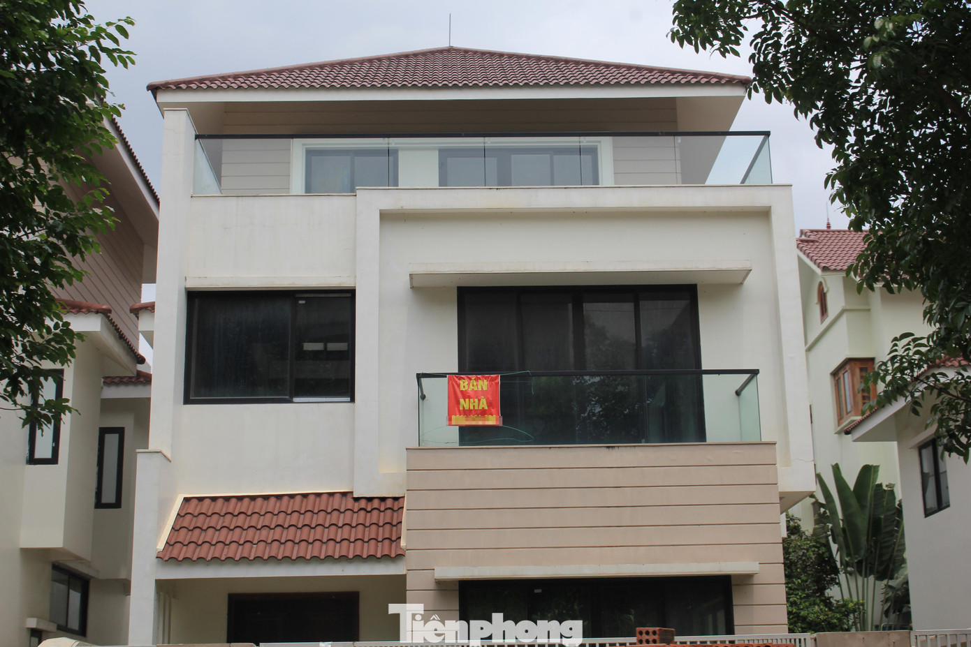 Đối với nhiều căn biệt thự xây thô tại Khu đô thị Phúc Ninh (TP Bắc Ninh), mức giá đang rơi vào khoảng 55 - 62 triệu đồng/m2. Hồi đầu năm, giá rao bán tại đây ở mức 63 - 65 triệu đồng/m2, tùy vị trí.