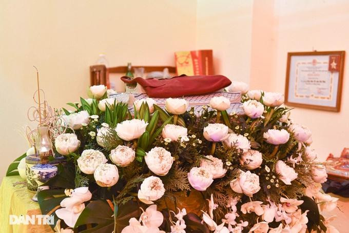 Sau gần một năm ngày mất, tro cốt của nghệ sĩ Giang Còi mới được về với gia đình (Ảnh: Toàn Vũ). Sau gần một năm ngày mất, tro cốt của nghệ sĩ Giang Còi mới được về với gia đình (Ảnh: Toàn Vũ).