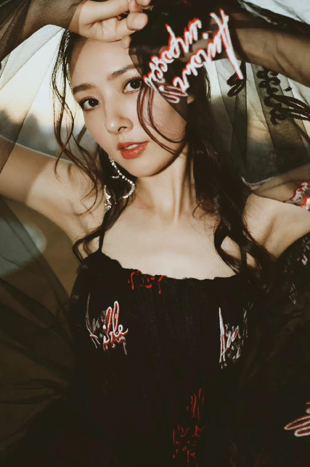 Nhan sắc được ví như "nữ thần Hy Lạp" của Quách Bích Đình. Ảnh: Sina. Nhan sắc được ví như "nữ thần Hy Lạp" của Quách Bích Đình. Ảnh: Sina.