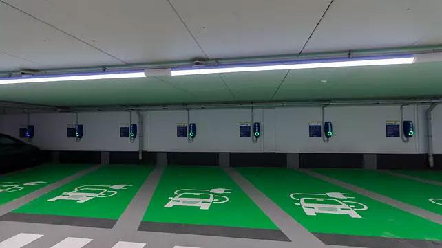 Hiệp hội Phúc lợi Thường trú (RWA) đều miễn cưỡng thiết lập các trạm sạc trong hầm để xe. (Ảnh: Mobility Outlook) Hiệp hội Phúc lợi Thường trú (RWA) đều miễn cưỡng thiết lập các trạm sạc trong hầm để xe. (Ảnh: Mobility Outlook)