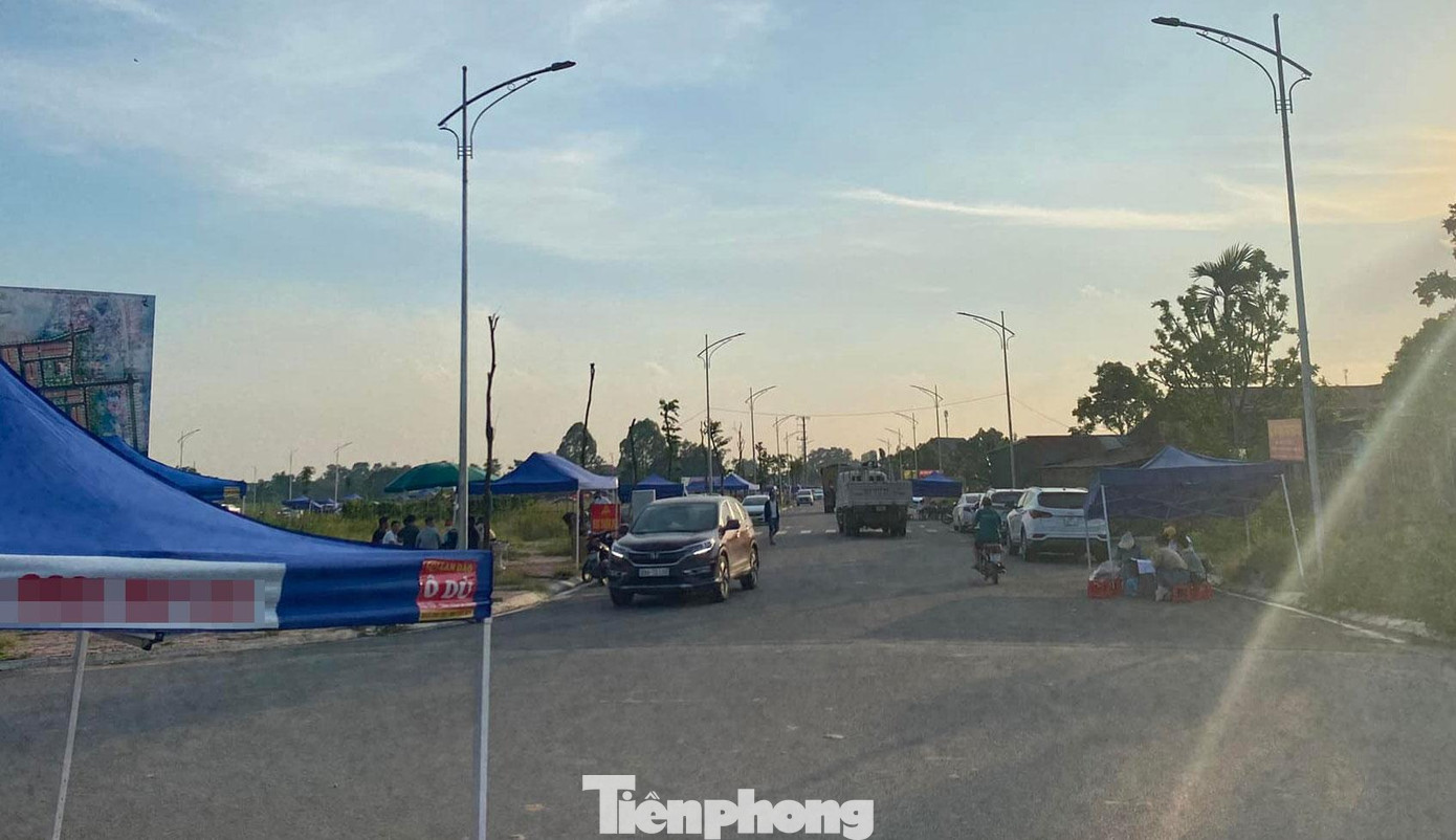 Gần đây có hiện tượng một số nhà đầu tư không chuyên, dùng đòn bẩy tài chính bắt đầu rao bán "cắt lỗ" các bất động sản nhỏ, không có lợi thế về hạ tầng. Gần đây có hiện tượng một số nhà đầu tư không chuyên, dùng đòn bẩy tài chính bắt đầu rao bán "cắt lỗ" các bất động sản nhỏ, không có lợi thế về hạ tầng.