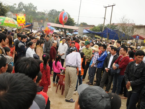 Nạn ăn xin, hát rong cũng gây phản cảm 