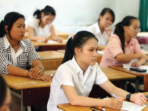 Không được mang vào phòng thi máy ghi âm, ghi hình, chụp ảnh... - Ảnh: Thanh Niên