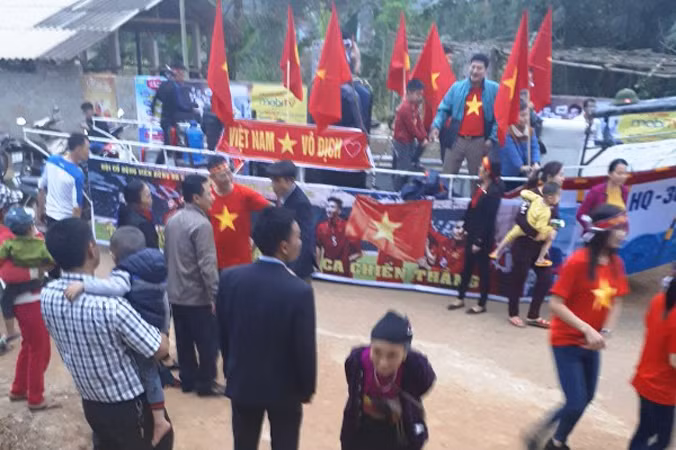 Làng Bào rộn ràng sắc đỏ cổ vũ U23 Việt Nam ảnh 3