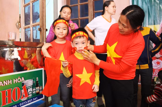 Làng Bào rộn ràng sắc đỏ cổ vũ U23 Việt Nam ảnh 5