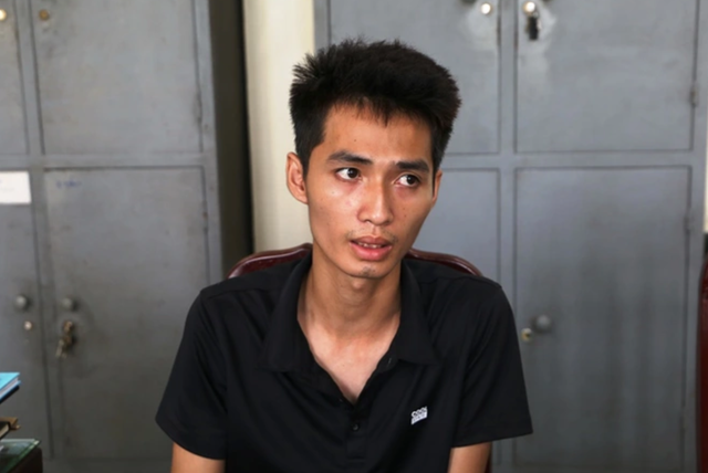 Đối tượng Nguyễn Trường Giang tại cơ quan điều tra. Ảnh: Công an Hà Nam Nghẹt thở giải cứu bé trai 3 tuổi bị siết cổ rồi giấu vào tủ cấp đông - Ảnh 2.