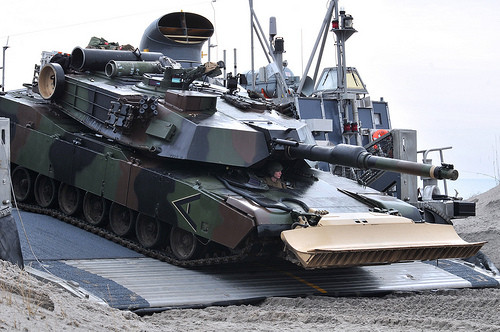 Đổ bộ xe tăng bằng tầu đổ bộ kiểu - Phà (Ro - Ro)