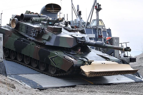 Đổ bộ xe tăng bằng tầu đổ bộ kiểu - Phà (Ro - Ro). Đổ bộ xe tăng bằng tầu đổ bộ kiểu - Phà (Ro - Ro)