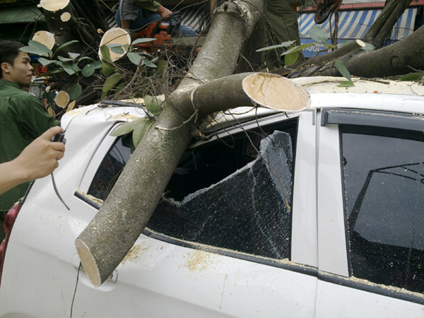 Chiếc ô tô bị hư hỏng nặng