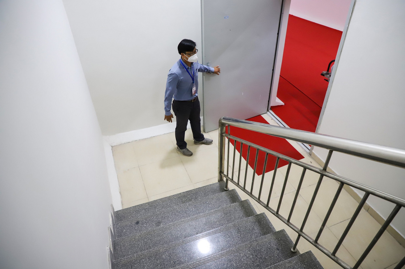 Đường hầm được bố trí lối thoát hiểm bằng thang bộ và hệ thống máy bơm thoát nước chống ngập