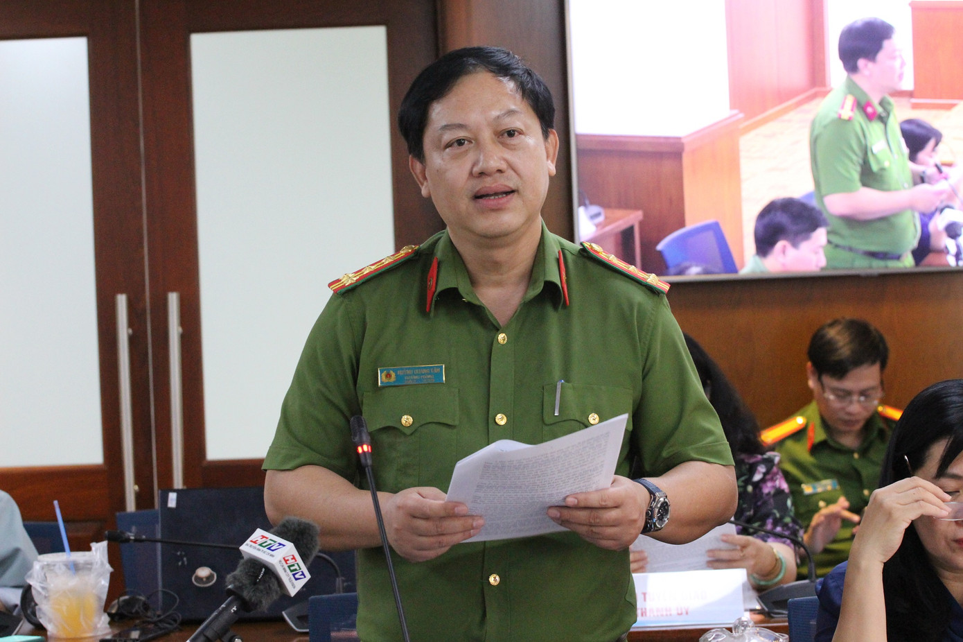 Đại tá Huỳnh Quang Tâm thông tin về an toàn cháy nổ trên địa bàn TPHCM tại buổi họp báo Đại tá Huỳnh Quang Tâm thông tin về an toàn cháy nổ trên địa bàn TPHCM tại buổi họp báo