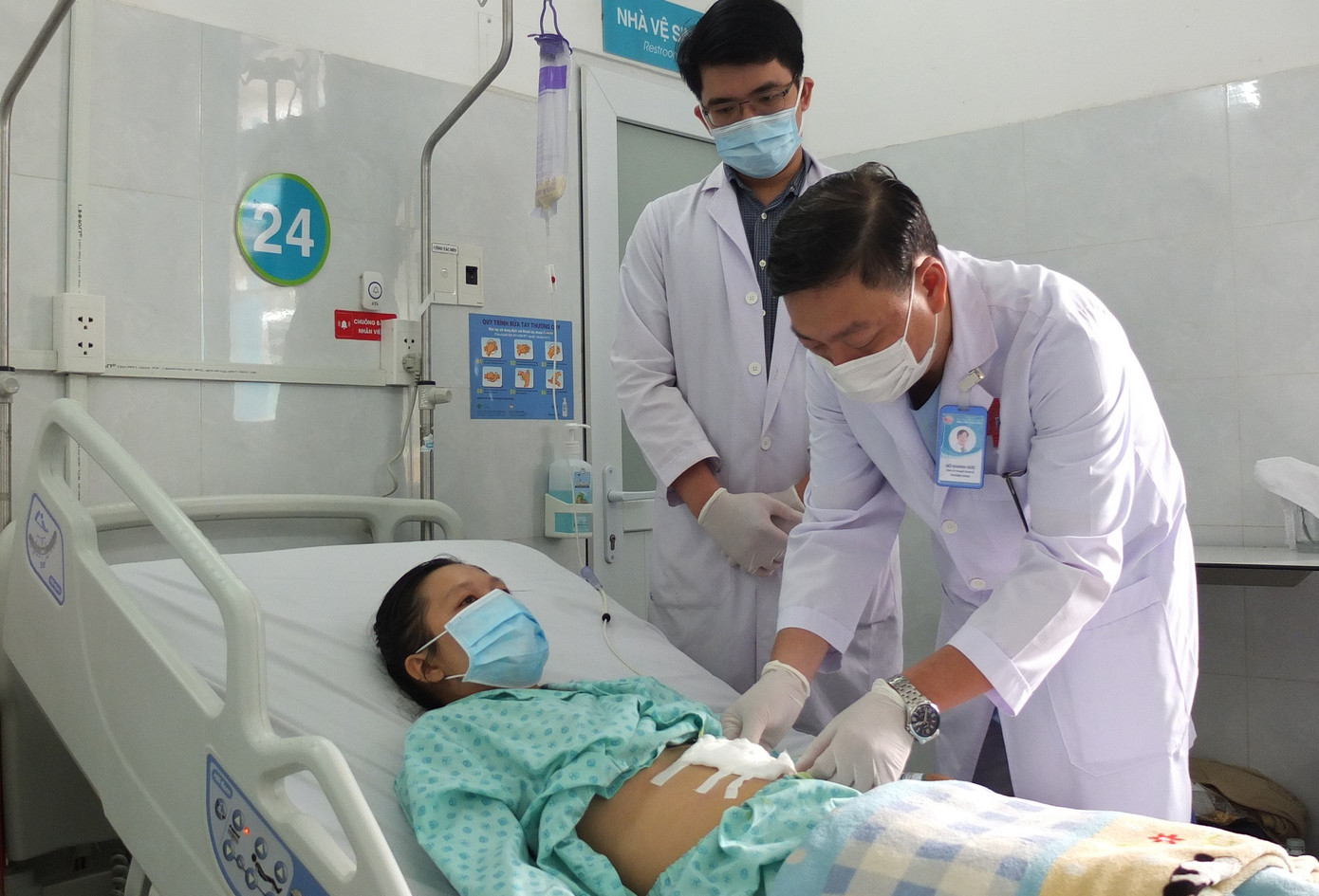 Nữ bệnh nhân được bác sĩ phẫu thuật kịp thời, giúp thoát khỏi nguy cơ tử vong do mất máu cấp Nữ bệnh nhân được bác sĩ phẫu thuật kịp thời, giúp thoát khỏi nguy cơ tử vong do mất máu cấp