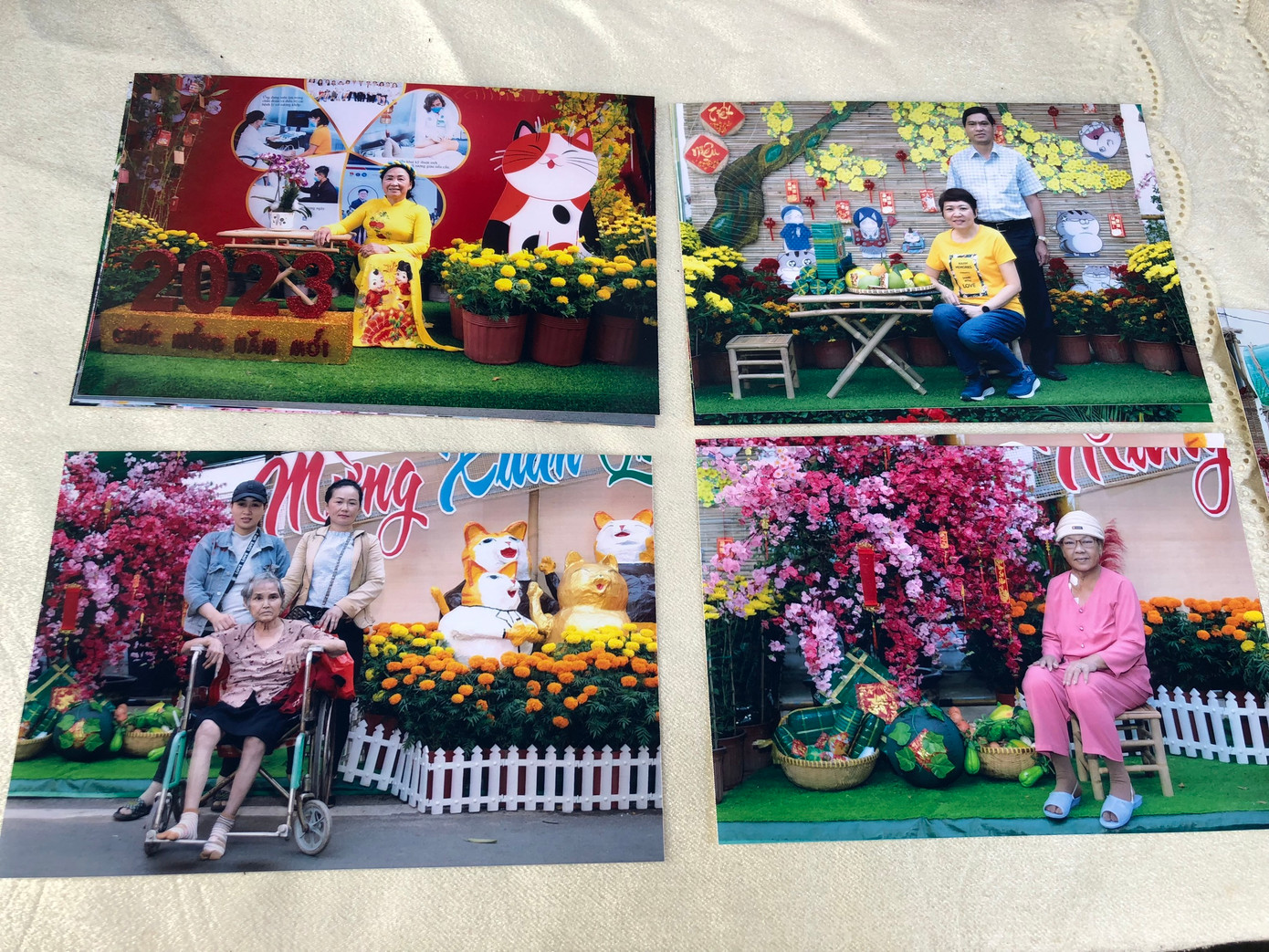 Những tấm hình được đội ngũ "phó nháy" phối hợp cùng nhân viên bệnh viện chụp và rửa ngay tại chỗ cho người dự khai mạc đường hoa Những tấm hình được đội ngũ "phó nháy" phối hợp cùng nhân viên bệnh viện chụp và rửa ngay tại chỗ cho người dự khai mạc đường hoa