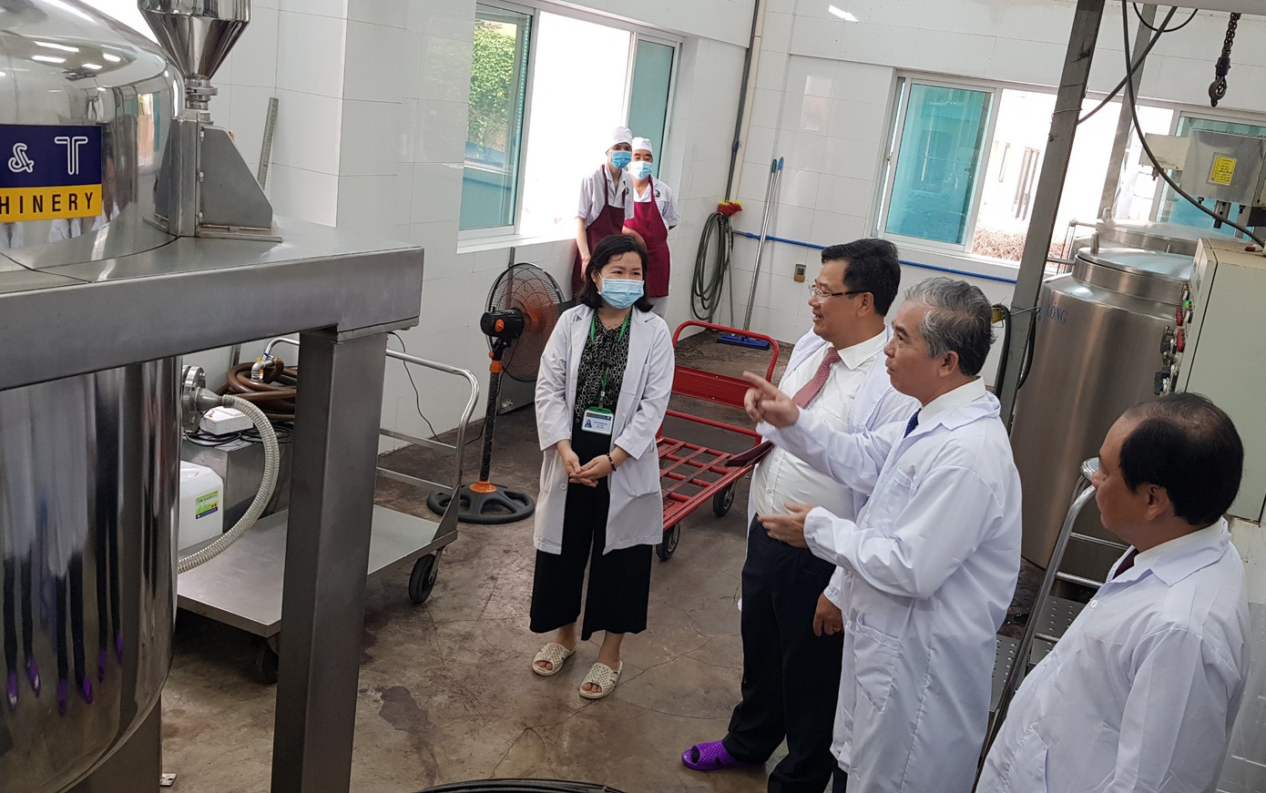 Lãnh đạo TPHCM cùng lãnh đạo Sở Y tế đến thăm khoa Dược Bệnh viện Y học Cổ truyền Lãnh đạo TPHCM cùng lãnh đạo Sở Y tế đến thăm khoa Dược Bệnh viện Y học Cổ truyền