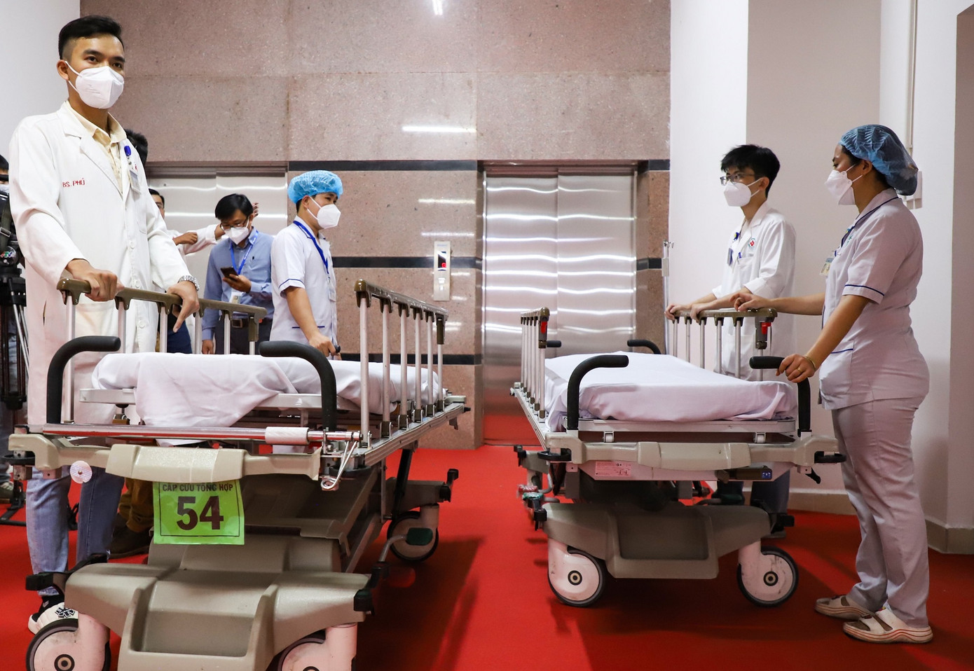 Đường hầm chuyển bệnh giúp khắc phục được tình trạng ùn tắc giao thông hoặc nguy hiểm khi qua đường Sư Vạn Hạnh cho cả nhân viên y tế và người bệnh