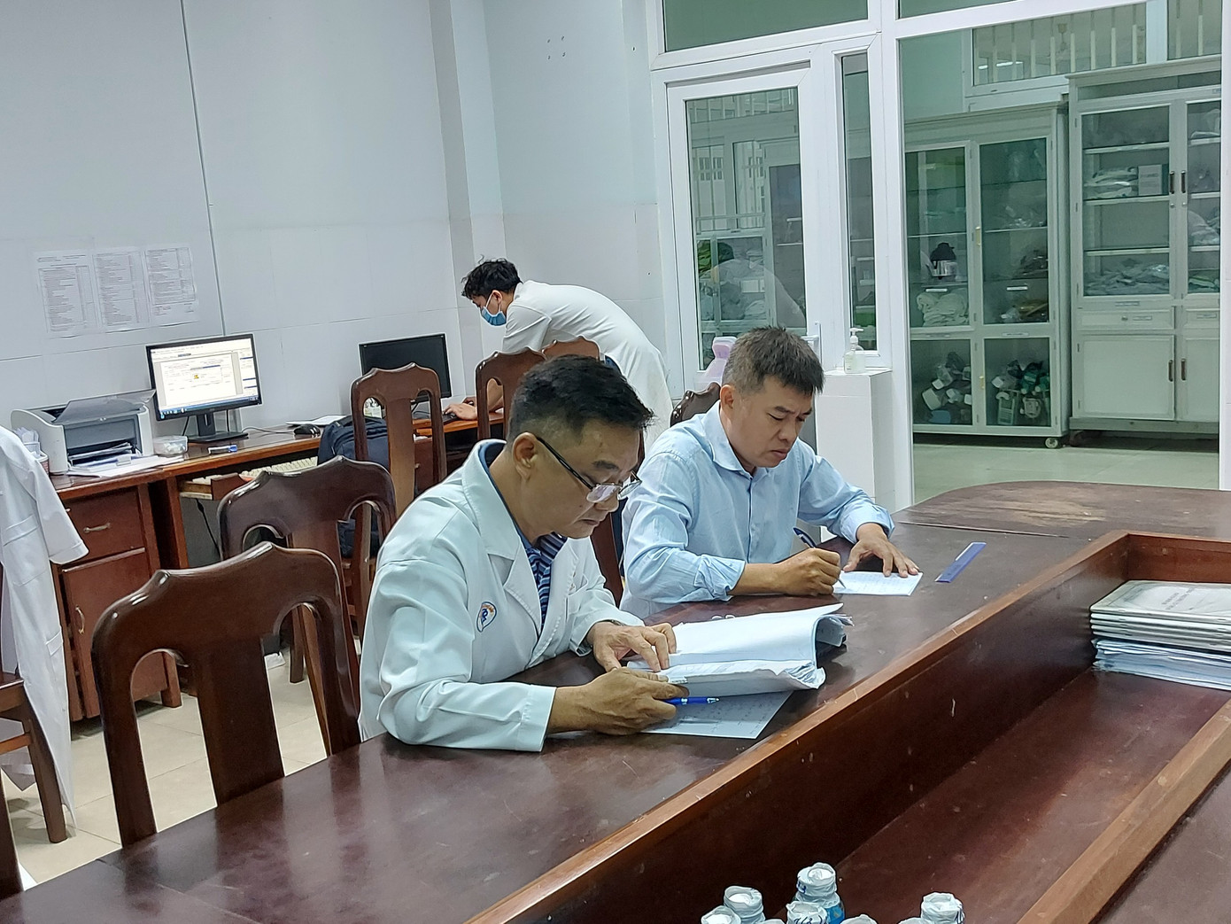 TS.BS Lê Quốc Hùng và BSCKII Trần Thanh Linh đã có mặt tại Quảng Nam cứu các bệnh nhân ngộ độc TS.BS Lê Quốc Hùng và BSCKII Trần Thanh Linh đã có mặt tại Quảng Nam cứu các bệnh nhân ngộ độc