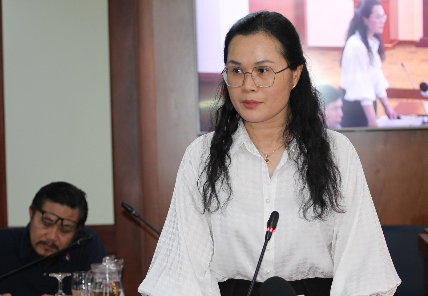Bà Lê Thụy Mỵ Châu, Phó giám đốc Sở Giáo dục và Đào tạo TPHCM thông tin tại buổi họp báo Bà Lê Thụy Mỵ Châu, Phó giám đốc Sở Giáo dục và Đào tạo TPHCM thông tin tại buổi họp báo