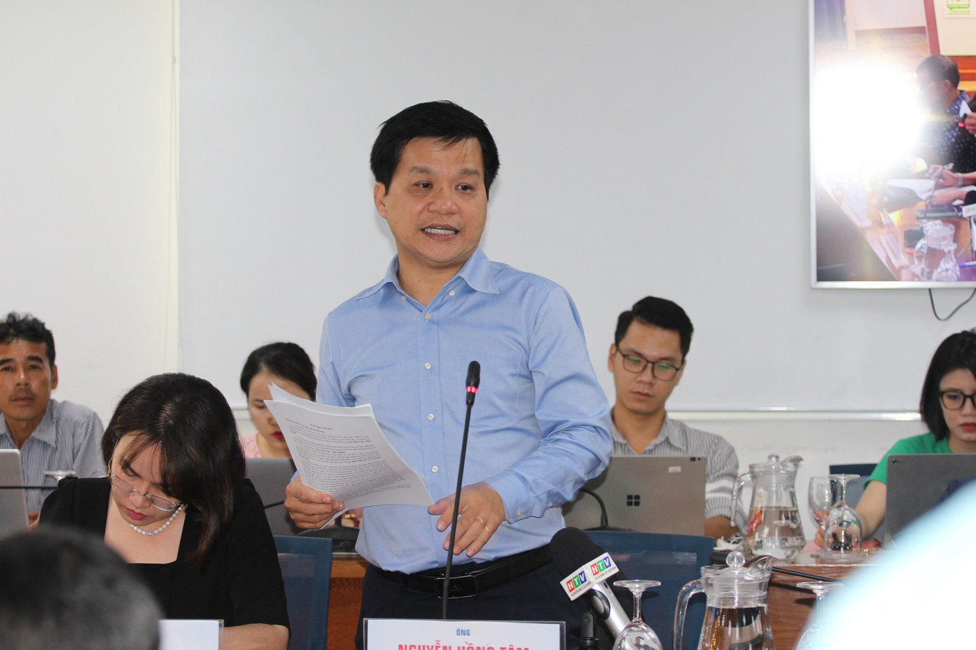 Ông Nguyễn Hồng Tâm thông tin về tình trạng thiếu vắc xin trên địa bàn TPHCM Ông Nguyễn Hồng Tâm thông tin về tình trạng thiếu vắc xin trên địa bàn TPHCM