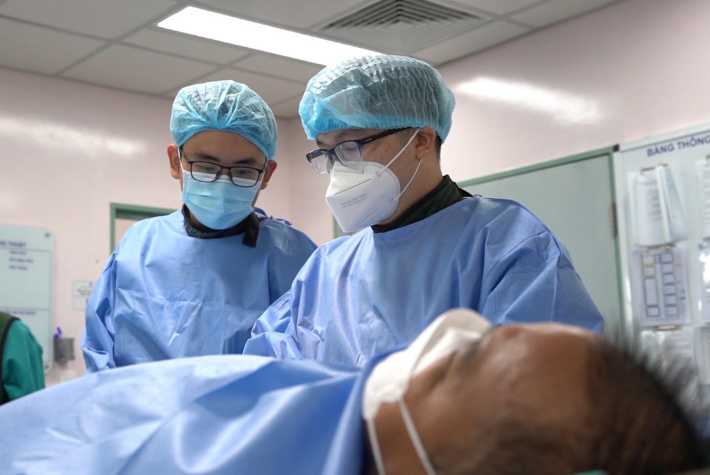 Các bác sĩ đã đặt thành công stent giúp bệnh nhân thoát khỏi tình trạng tắc hẹp động mạch chi Các bác sĩ đã đặt thành công stent giúp bệnh nhân thoát khỏi tình trạng tắc hẹp động mạch chi