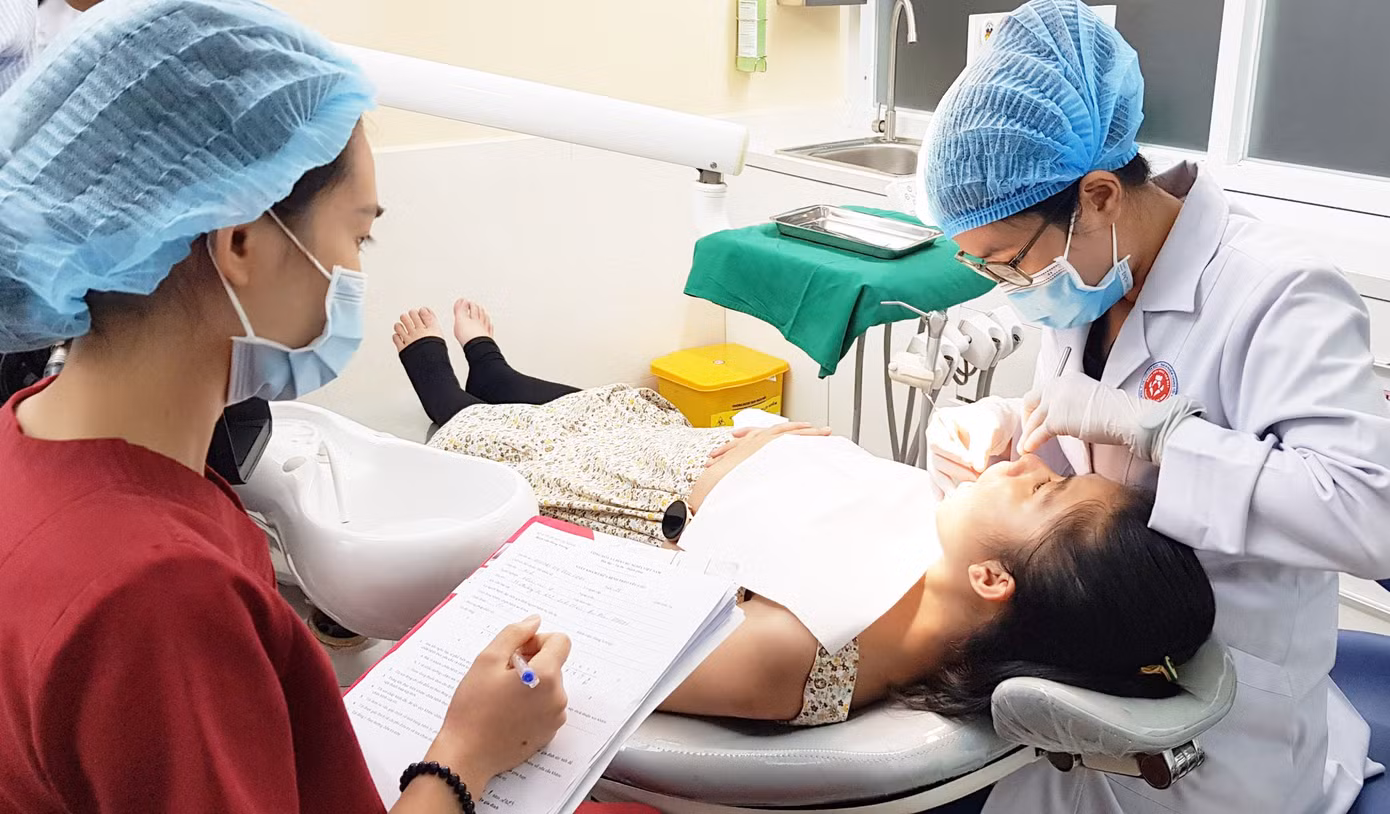 Phòng khám nha trong bệnh viện sản là mô hình đầu tiên được triển khai tại Bệnh viện Hùng Vương