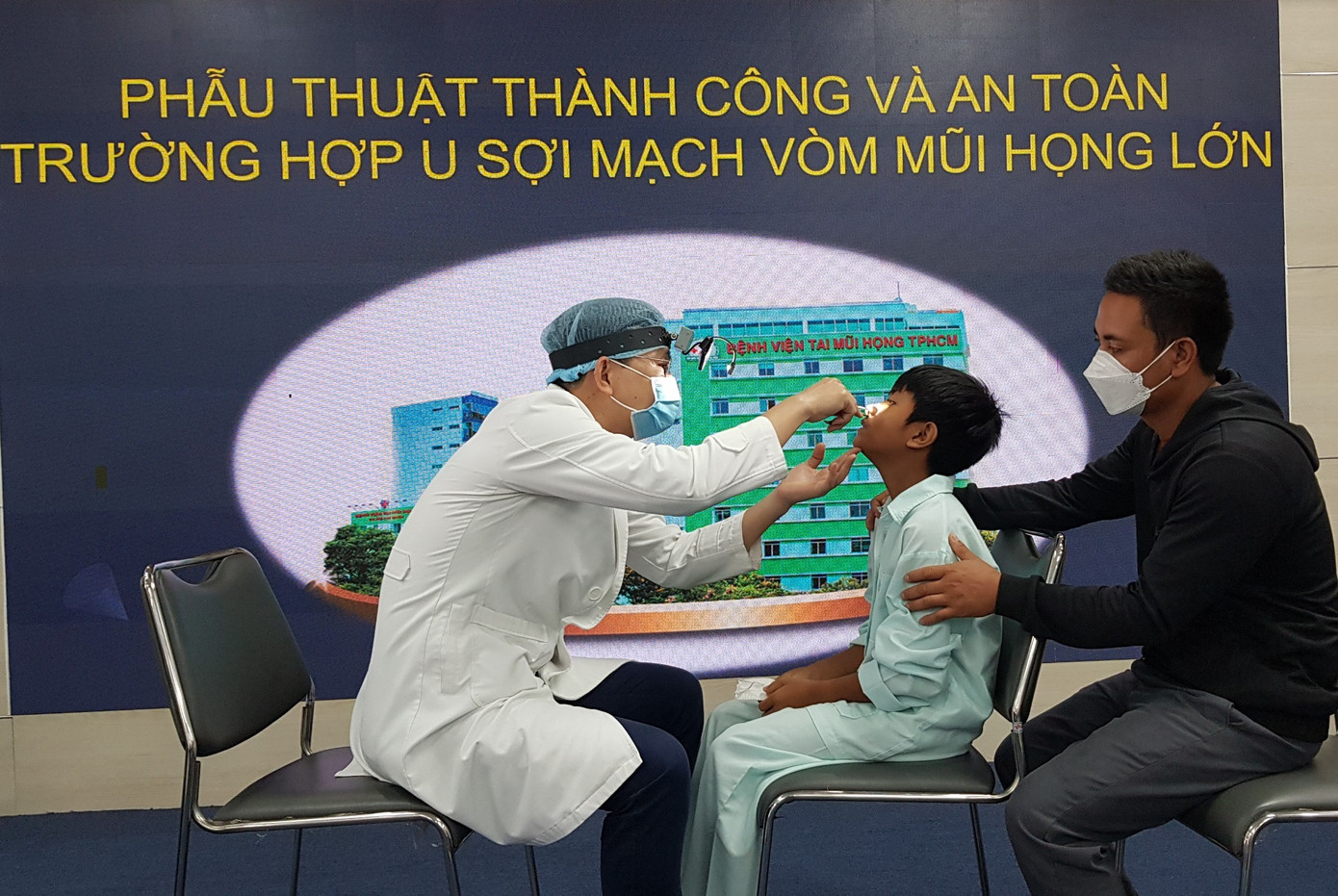 Gia đình đã nhầm lẫn nguyên nhân chảy máu mũi do u xơ mạch vòm ở trẻ với chảy máu cam Gia đình đã nhầm lẫn nguyên nhân chảy máu mũi do u xơ mạch vòm ở trẻ với chảy máu cam