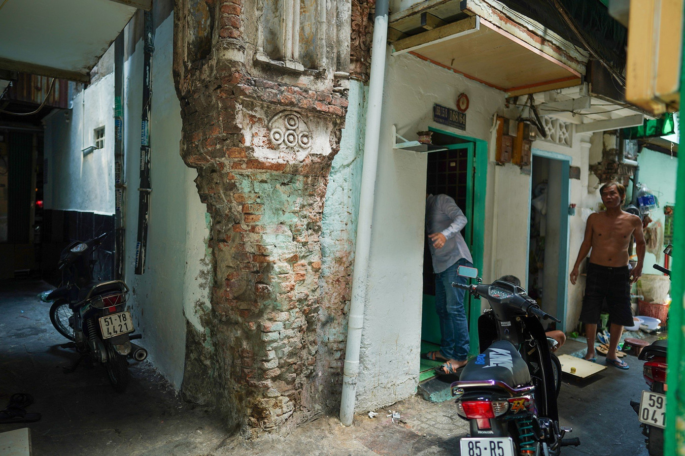 Dự án treo suốt 23 năm qua khiến các công trình xây dựng tại đây xuống cấp nghiêm trọng (ảnh: Phạm Nguyễn Dự án treo suốt 23 năm qua khiến các công trình xây dựng tại đây xuống cấp nghiêm trọng (ảnh: Phạm Nguyễn