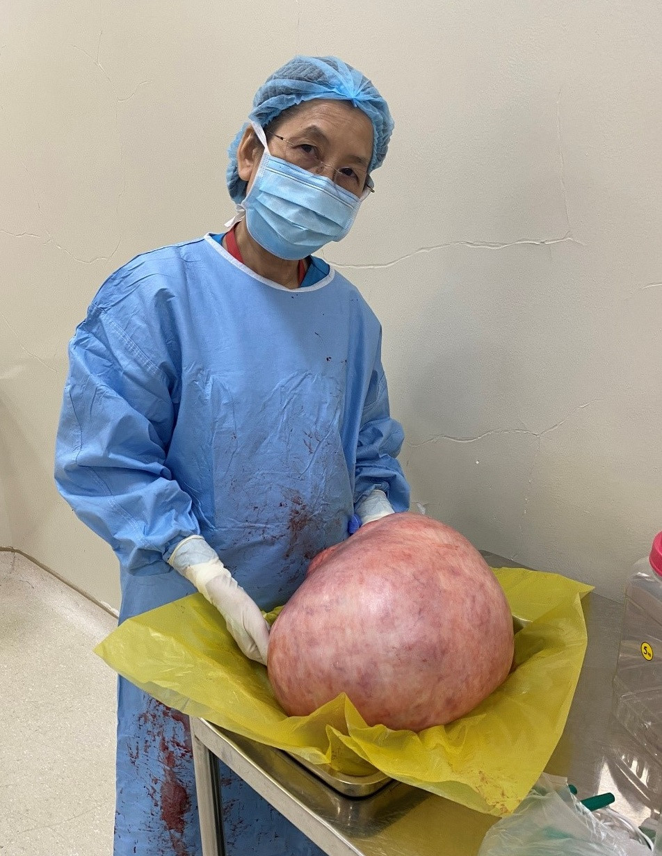 BS Thanh Thủy người trực tiếp thực hiện cuộc phẫu thuật cho người bệnh BS Thanh Thủy người trực tiếp thực hiện cuộc phẫu thuật cho người bệnh