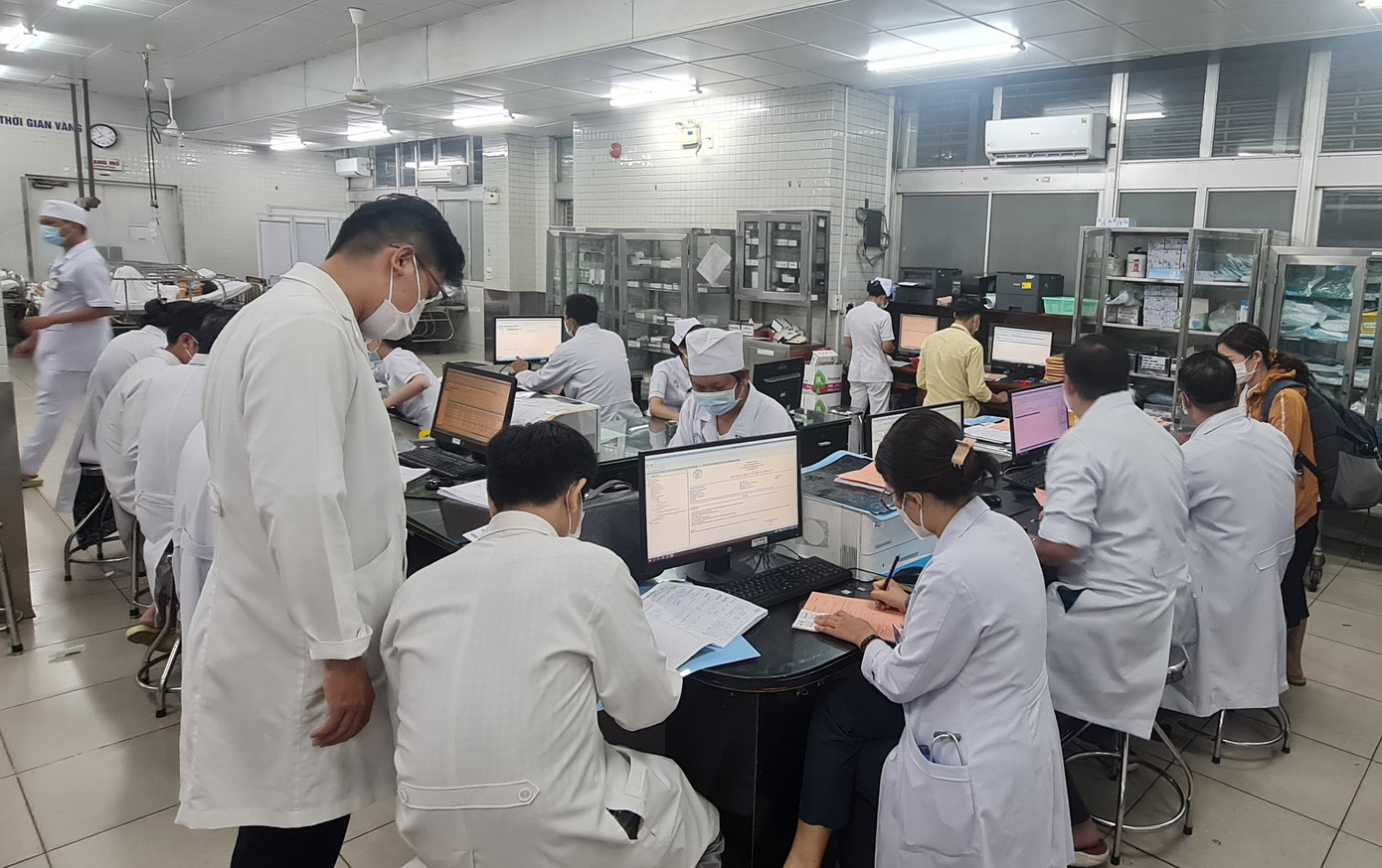 Số ca cấp cứu, nhập viện tăng cao khiến các bác sĩ không có thời gian nghỉ ngay trong ngày Tết Số ca cấp cứu, nhập viện tăng cao khiến các bác sĩ không có thời gian nghỉ ngay trong ngày Tết