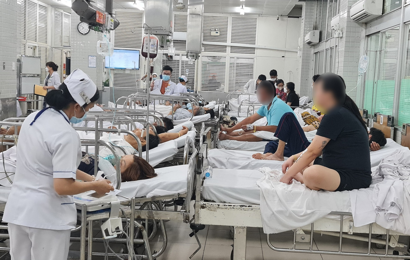 Cuộc chạy đua của y bác sĩ để giành giật sự sống cho người bệnh trở nên căng thẳng hơn trong kỳ nghỉ Tết Cuộc chạy đua của y bác sĩ để giành giật sự sống cho người bệnh trở nên căng thẳng hơn trong kỳ nghỉ Tết