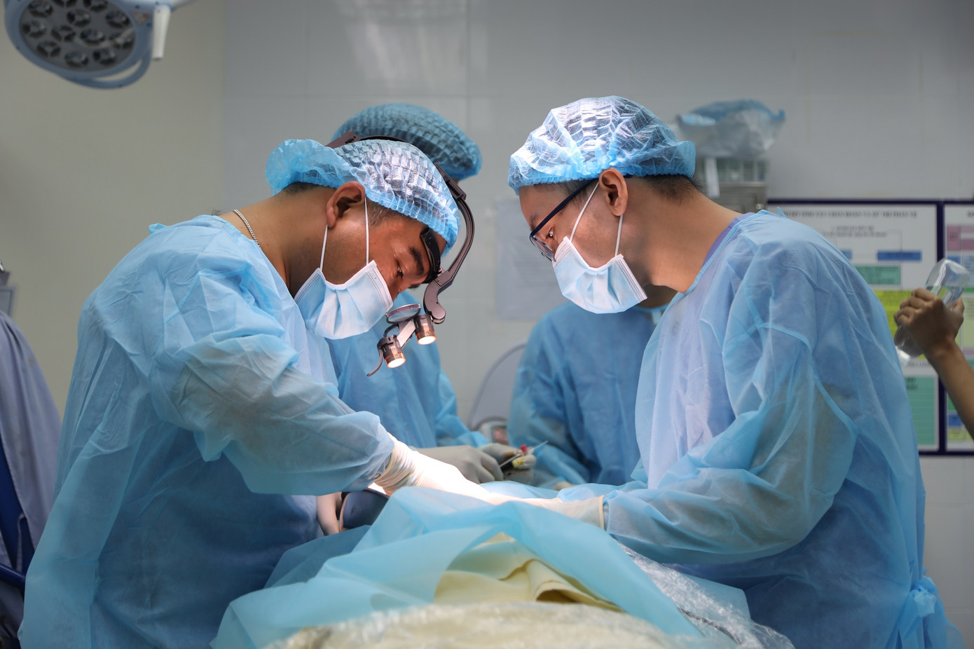 Dự kiến bệnh nhân sẽ phải thực hiện nhiều đợt can thiệp vùng ngực sẽ bị ảnh hưởng xấu đến tính thẩm mỹ Dự kiến bệnh nhân sẽ phải thực hiện nhiều đợt can thiệp vùng ngực sẽ bị ảnh hưởng xấu đến tính thẩm mỹ