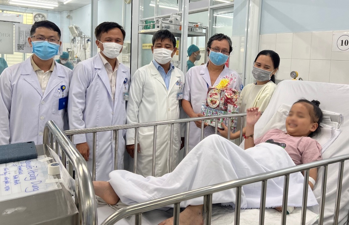 Bệnh nhi đã may mắn qua cơn nguy kịch sau khi được bác sĩ nỗ lực cứu chữa Bệnh nhi đã may mắn qua cơn nguy kịch sau khi được bác sĩ nỗ lực cứu chữa