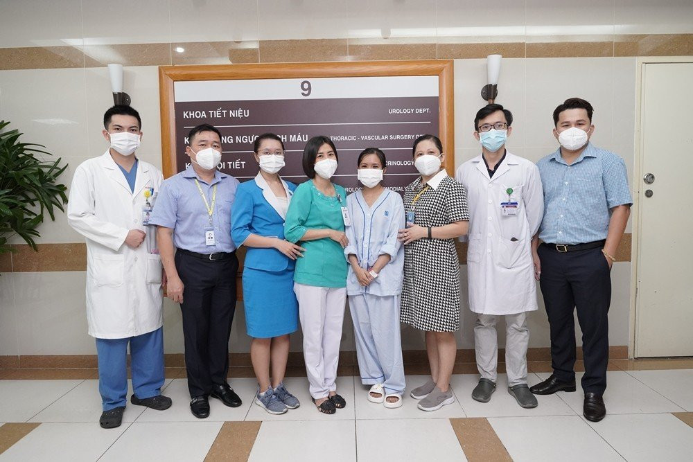 Người bệnh may mắn qua "cửa tử" gửi lời cảm ơn các y bác sĩ trước giờ xuất viện Người bệnh may mắn qua "cửa tử" gửi lời cảm ơn các y bác sĩ trước giờ xuất viện