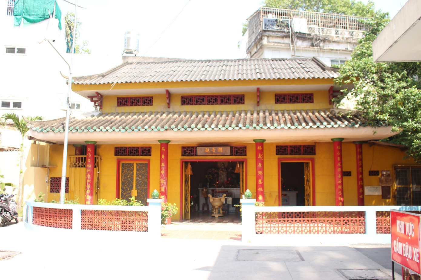 Quan Âm Các là ngôi chùa thờ Phật bà Quan Âm là một phần trong quần thể kiến trúc