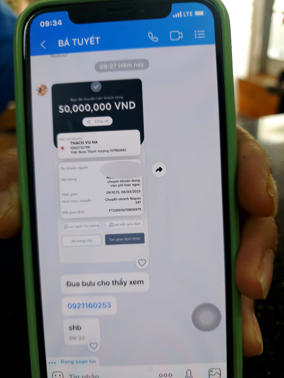 Một trong những phụ huynh bị đối tượng lừa đảo yêu cầu chuyển tiền qua tài khoản chỉ định