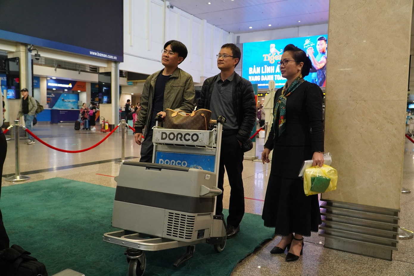 Trái tim của người hiến được vận chuyển theo đường hàng không ra Bệnh viện Việt Đức ngay trong đêm