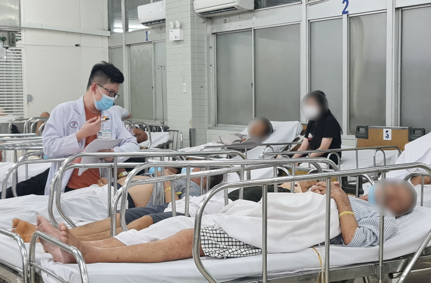 Chợ Rẫy là bệnh viện tuyến cuối ở khu vực phía Nam, nhiều bệnh nặng được chuyển đến từ các tỉnh Chợ Rẫy là bệnh viện tuyến cuối ở khu vực phía Nam, nhiều bệnh nặng được chuyển đến từ các tỉnh