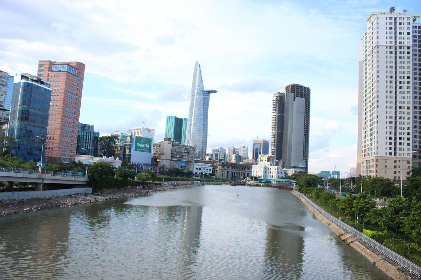 Kinh tế TPHCM trong 2 tháng đầu năm 2023 vẫn còn đối mặt với nhiều khó khăn Kinh tế TPHCM trong 2 tháng đầu năm 2023 vẫn còn đối mặt với nhiều khó khăn