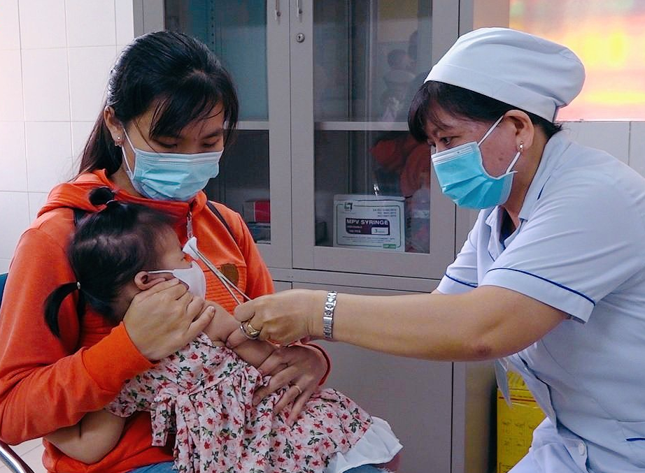 Tình hình khan hiếm, hết vắc xin khiến TPHCM không đạt được tỷ lệ mục tiêu trong Chương trình Tiêm chủng mở rộng Tình hình khan hiếm, hết vắc xin khiến TPHCM không đạt được tỷ lệ mục tiêu trong Chương trình Tiêm chủng mở rộng