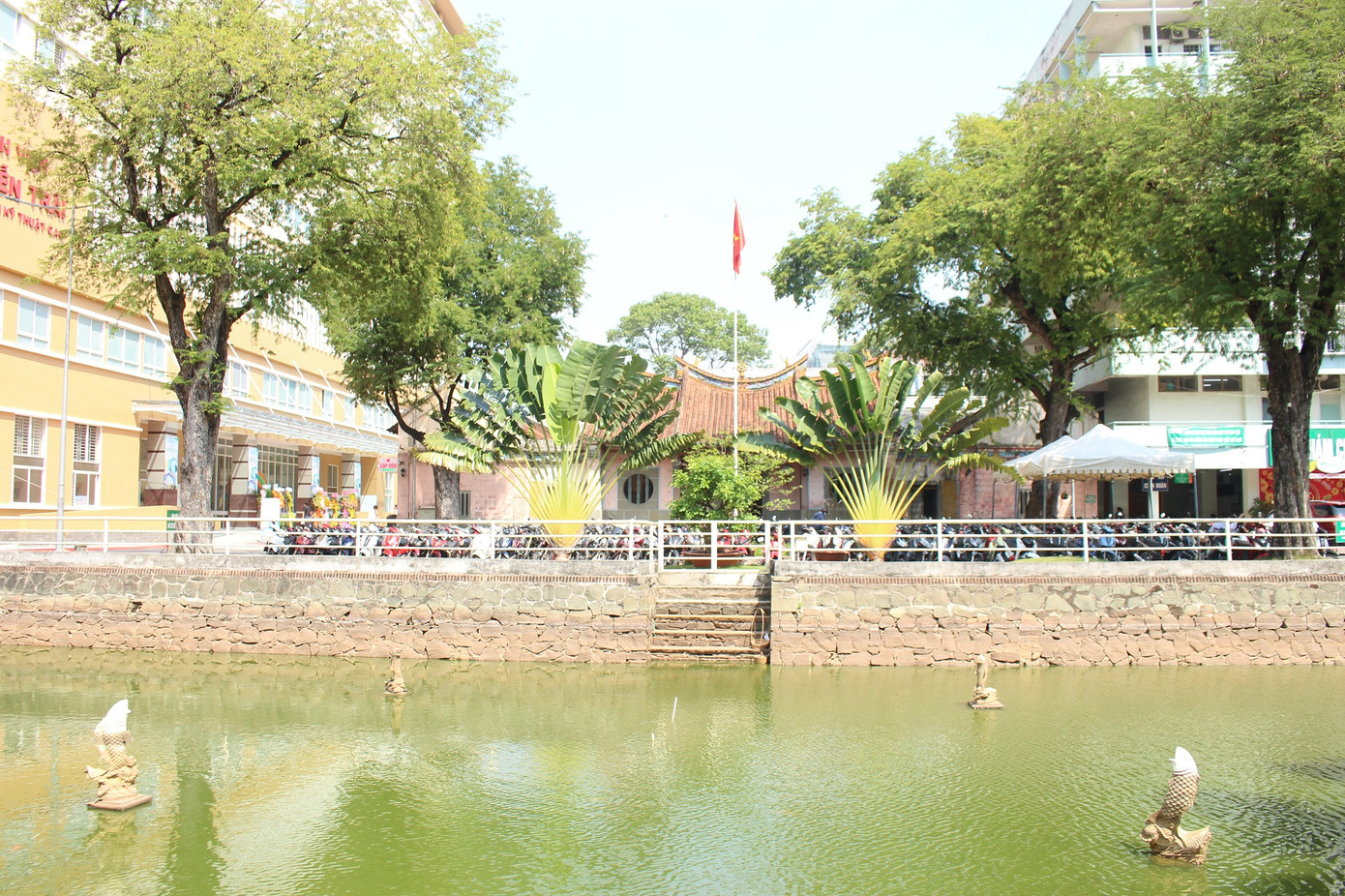 Ngôi đền là Từ đường Phúc Kiến do cộng đồng người Hoa thành lập