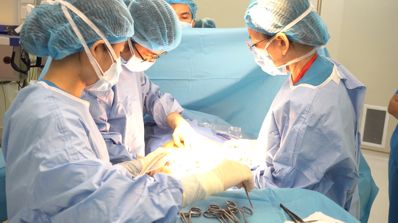 Ca bệnh hy hữu đã được các bác sĩ kịp thời phát hiện và thực hiện cuộc mổ cứu cả hai mẹ con