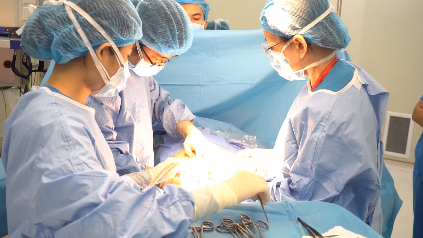 Ca bệnh hy hữu đã được các bác sĩ kịp thời phát hiện và thực hiện cuộc mổ cứu cả hai mẹ con