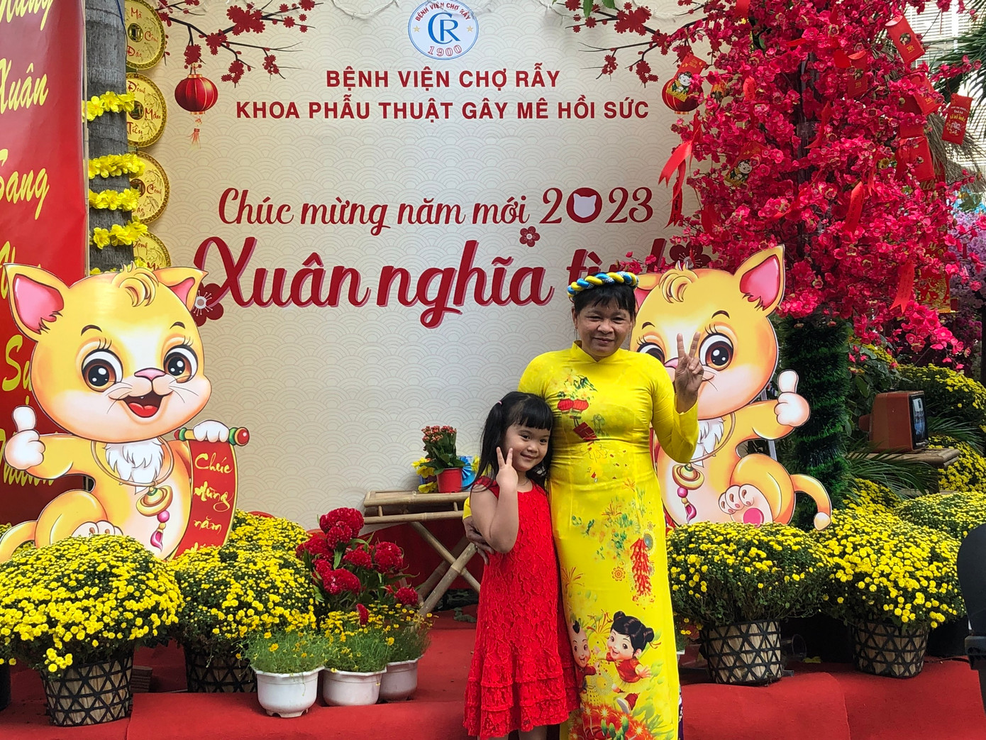 Hai bà cháu bé Thanh Vy tranh thủ ghi lại khoảnh khắc đặc biệt lần đầu được trải nghiệm Hai bà cháu bé Thanh Vy tranh thủ ghi lại khoảnh khắc đặc biệt lần đầu được trải nghiệm