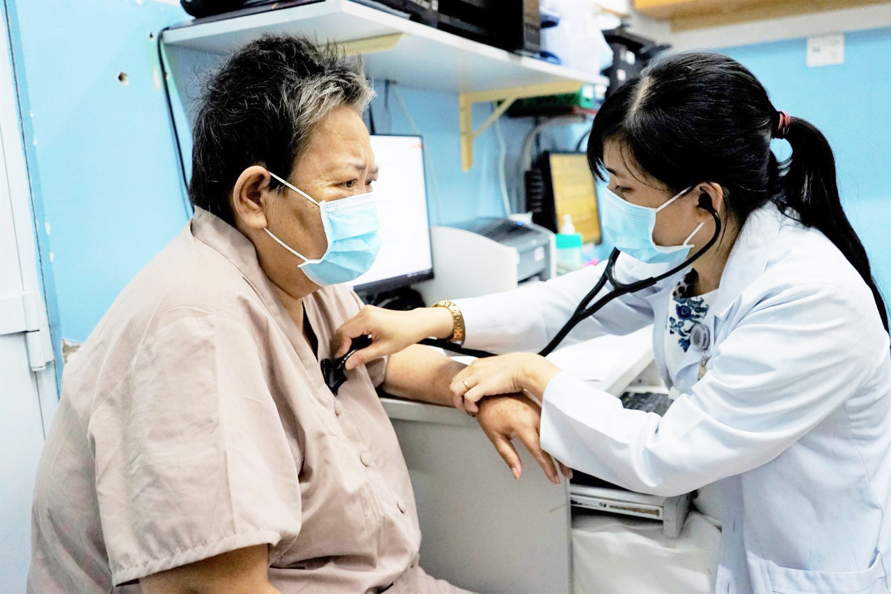 Chăm sóc sức khỏe cho người cao tuổi sẽ góp phần giảm gánh nặng bệnh tật, nâng cao chất lượng sống Chăm sóc sức khỏe cho người cao tuổi sẽ góp phần giảm gánh nặng bệnh tật, nâng cao chất lượng sống