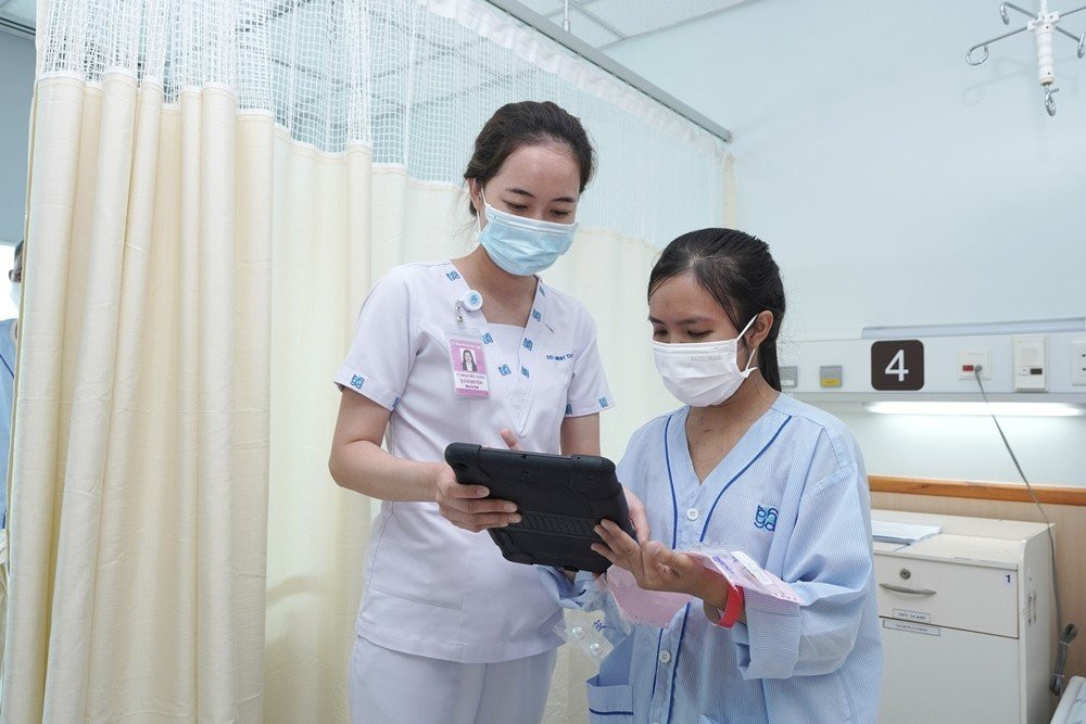 Bệnh nhân đã hồi phục ngoạn mục sau gần 2 tuần nhập viện vì bị cây cổ thụ bật gốc đè lên người Bệnh nhân đã hồi phục ngoạn mục sau gần 2 tuần nhập viện vì bị cây cổ thụ bật gốc đè lên người