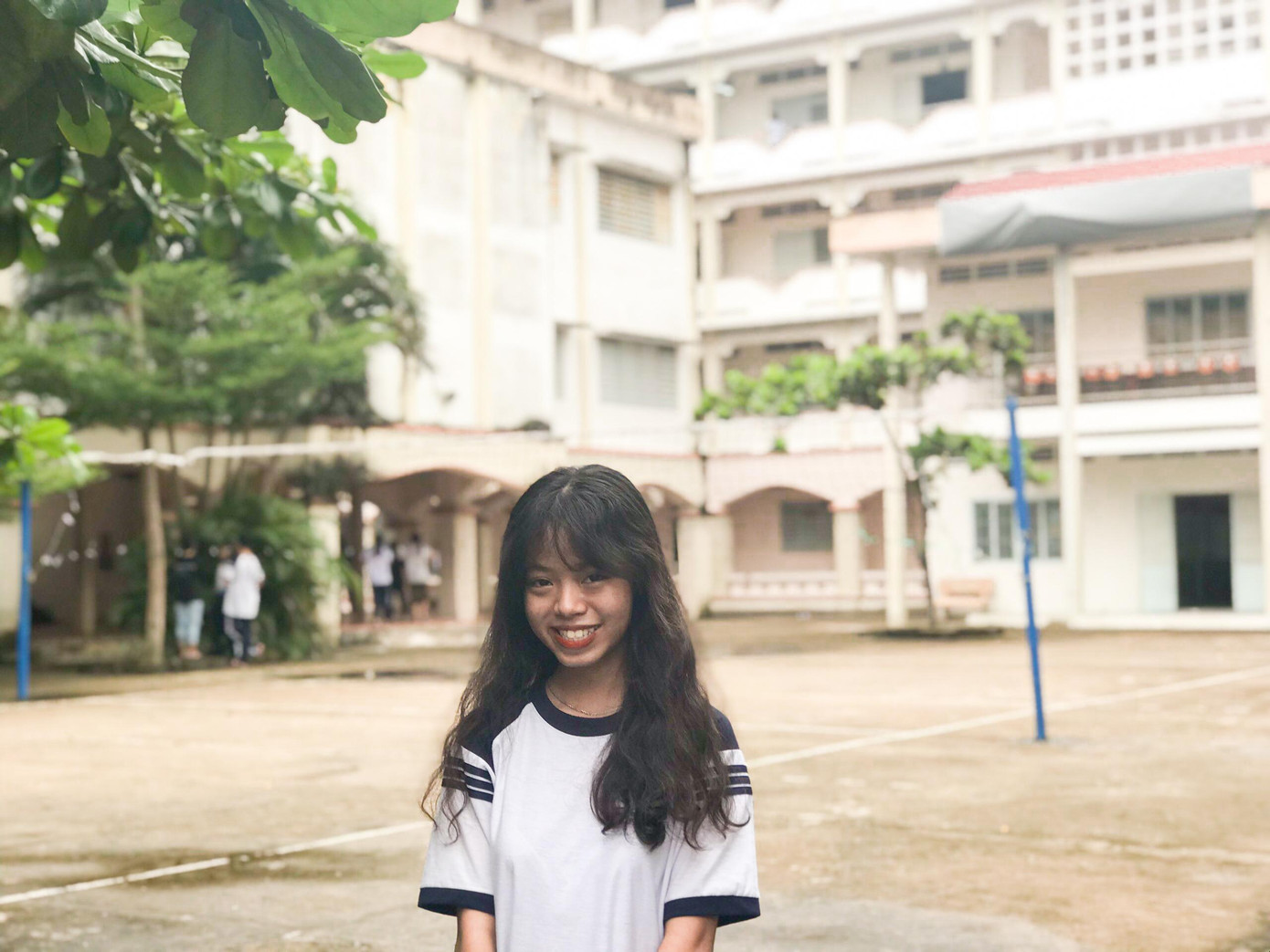 Dù nằm trong danh sách được đặc cách Tốt nghiệp nhưng cô bạn Việt Nga vẫn muốn thi để đậu vào ngôi trường ĐH yêu thích. Ảnh: NVCC Dù nằm trong danh sách được đặc cách Tốt nghiệp nhưng cô bạn Việt Nga vẫn muốn thi để đậu vào ngôi trường ĐH yêu thích. Ảnh: NVCC