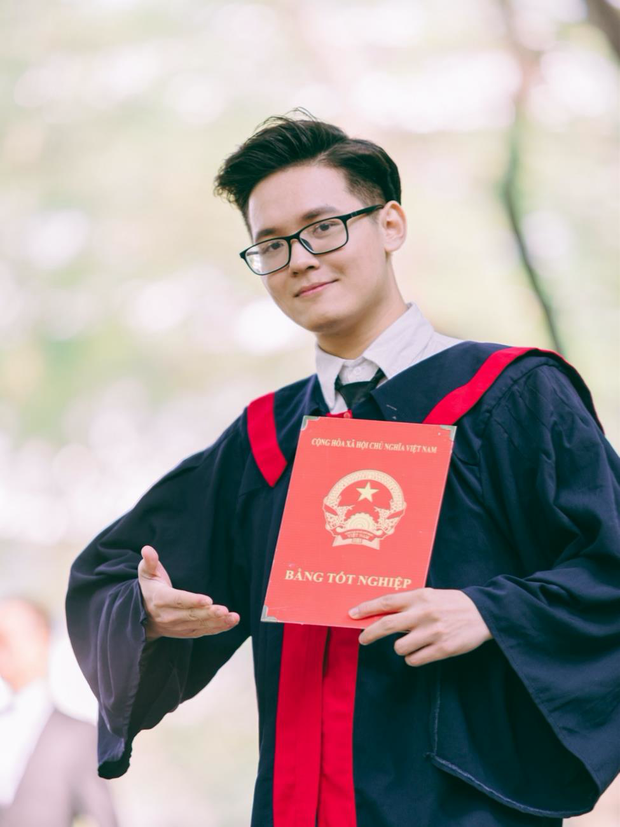 Với số điểm tích lũy học tập 3.76/4.0, Trương Tuấn Vũ xuất sắc trở thành thủ khoa đầu ra trường ĐH Bách Khoa Hà Nội năm 2021. Ảnh: FBNV