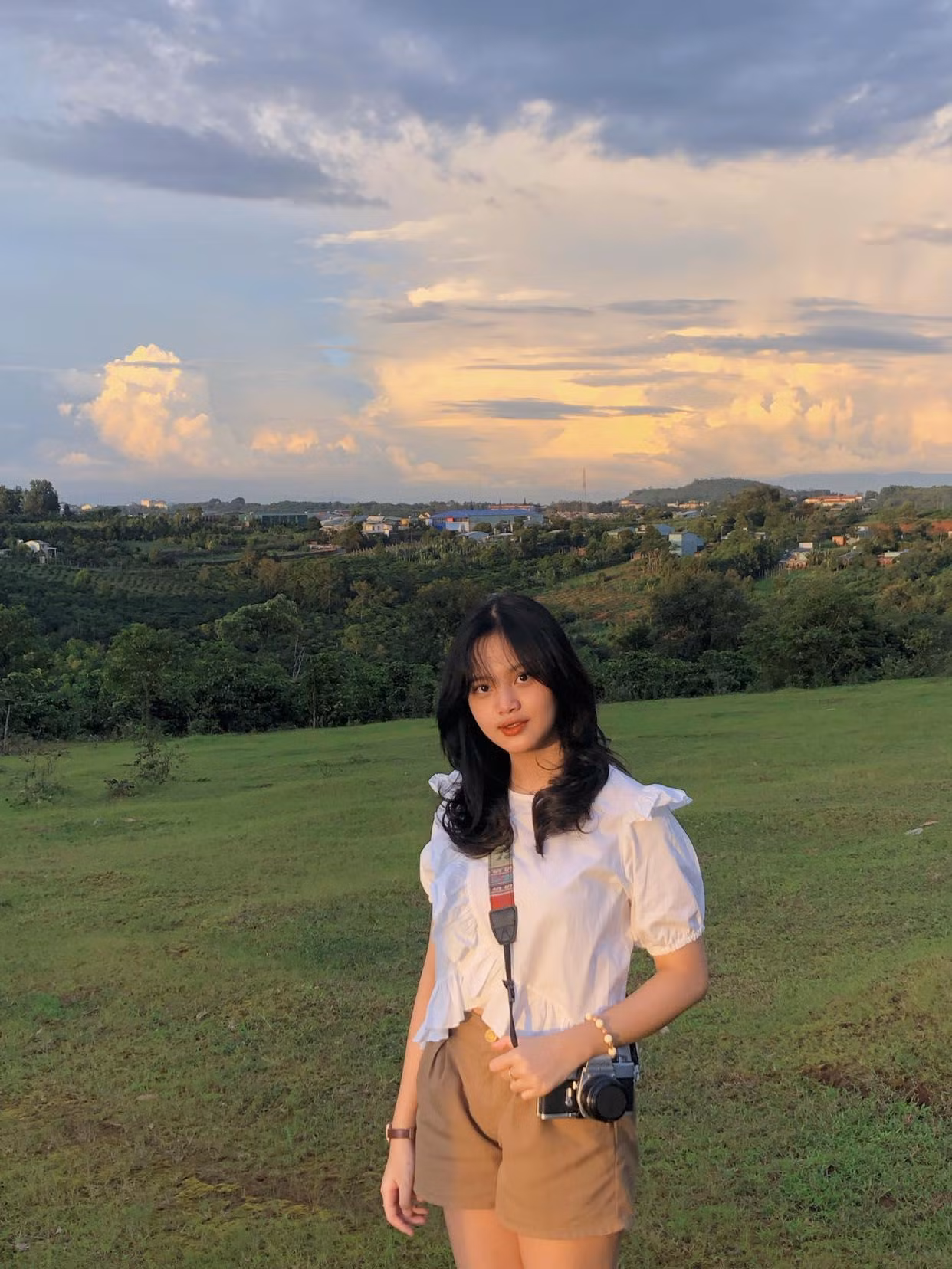 Gia Hân hy vọng teen sẽ thông cảm hơn cho các thầy cô trong lúc học online. Ảnh: NVCC.